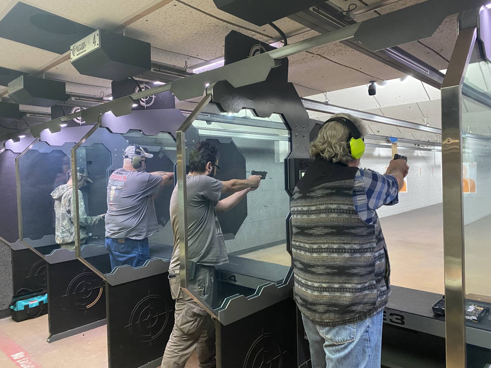 RANGE 4 MEN SHOOTING