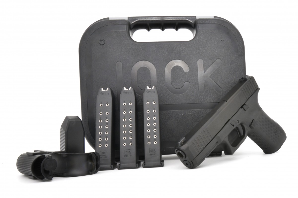 GLOCK 17 Gen5 9mm Semi-Auto Pistol with Front Serrations